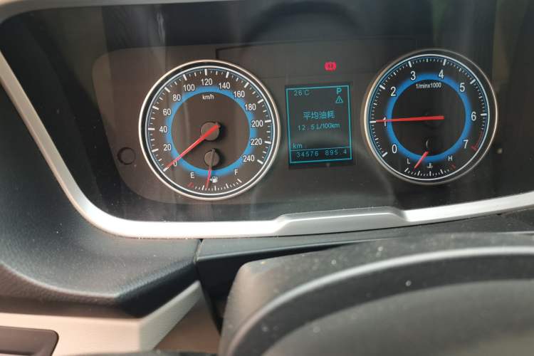 Used Huasong 7 2017 2.0T Automatic Standard Edition Odometer Close Up