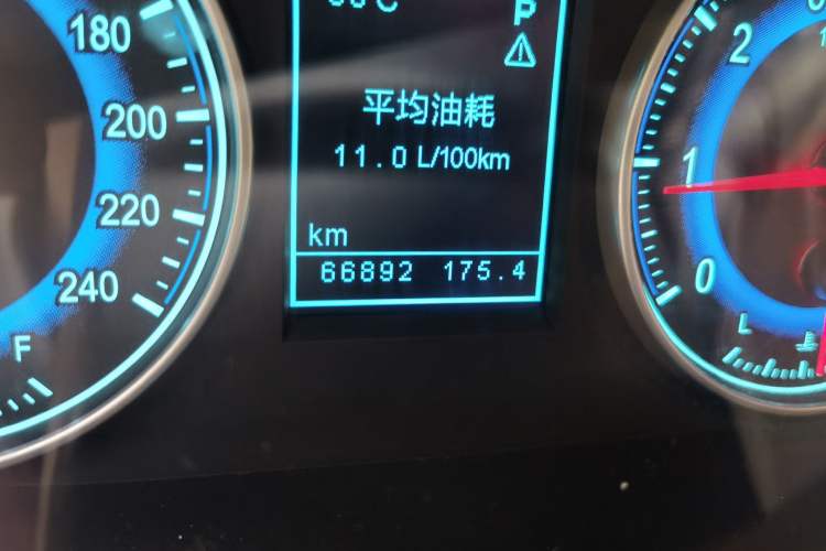 Used Huasong 7 2017 2.0T Automatic Elite Edition Odometer Close Up