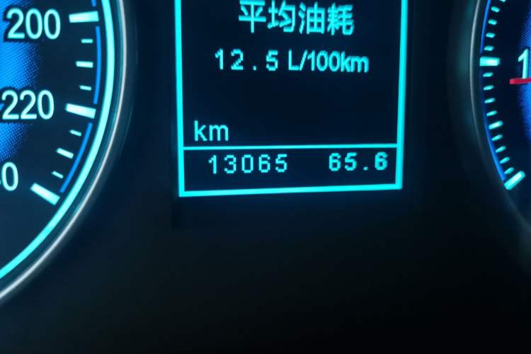 Used Huasong 7 2017 2.0T Automatic Standard Edition Odometer Close Up