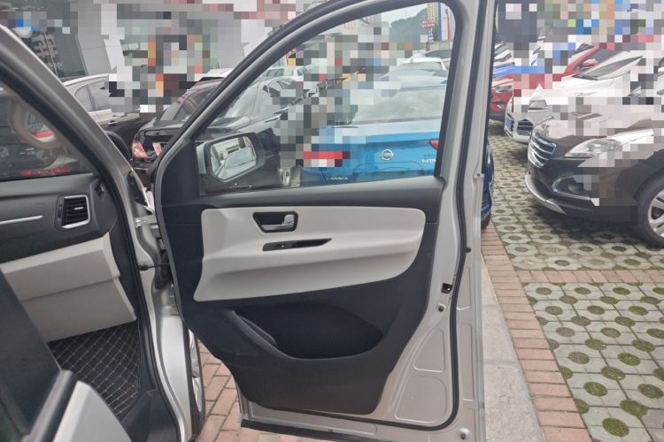 Used Huasong 7 2017 2.0T Automatic Standard Edition Right Front Door Interior