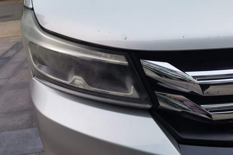 Used Huasong 7 2017 2.0T Automatic Elite Edition Right Front Headlight