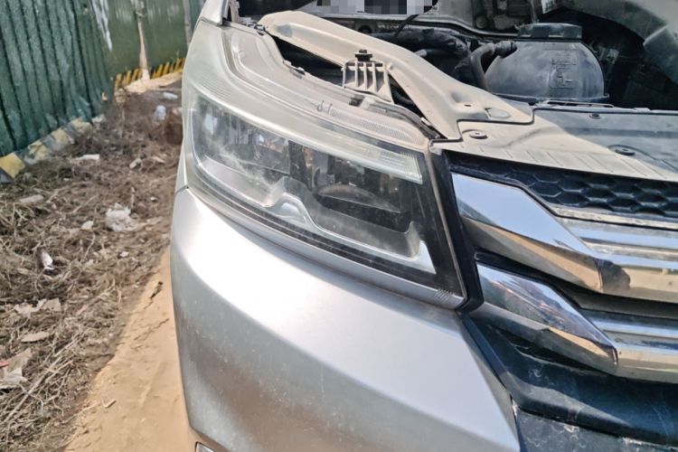 Used Huasong 7 2017 2.0T Automatic Elite Edition Right Front Headlight
