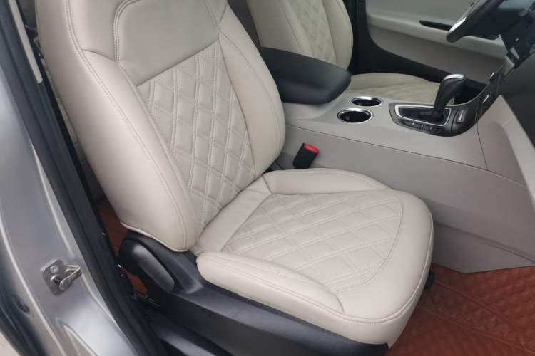 Used Huasong 7 2017 2.0T Automatic Standard Edition Right Front Seat