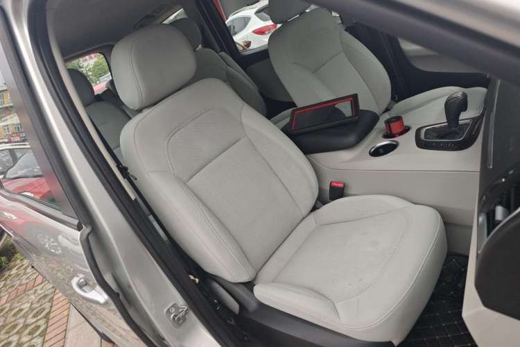 Used Huasong 7 2017 2.0T Automatic Standard Edition Right Front Seat