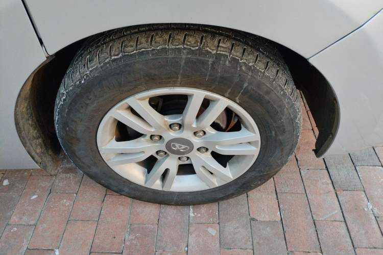 Used Huasong 7 2017 2.0T Automatic Elite Edition Right Front Wheel Hub