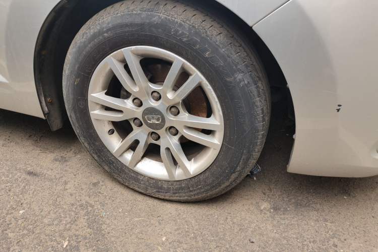 Used Huasong 7 2017 2.0T Automatic Standard Edition Right Front Wheel Hub