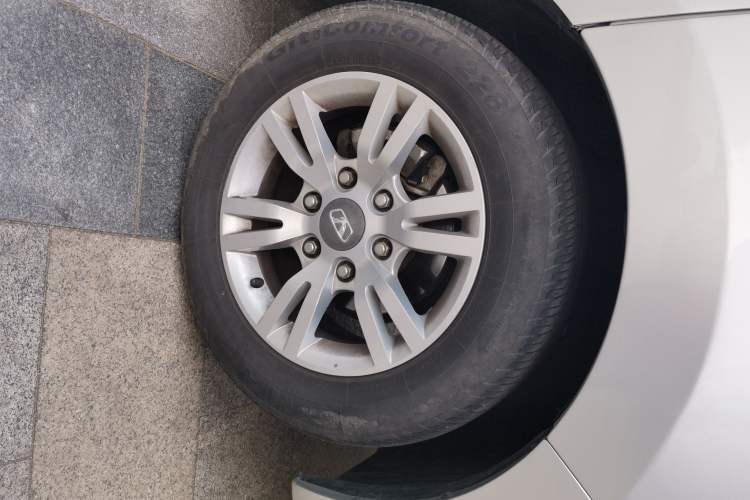Used Huasong 7 2017 2.0T Automatic Elite Edition Right Front Wheel Hub