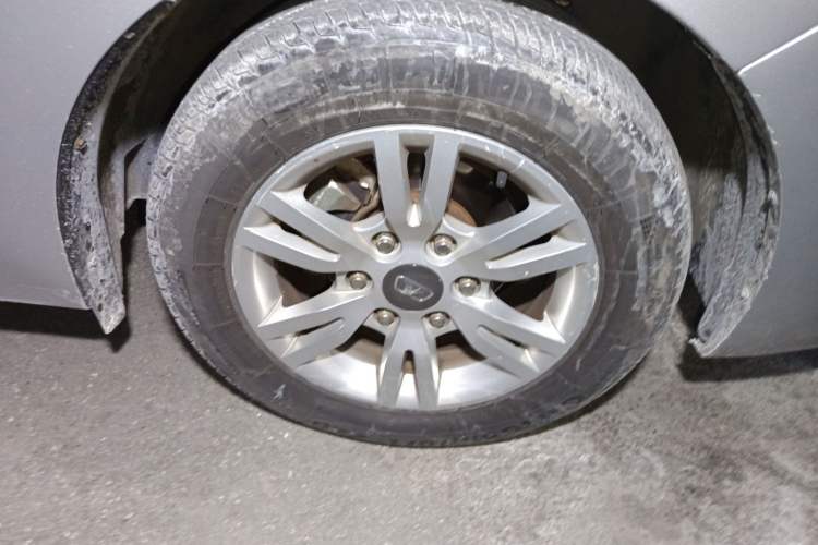 Used Huasong 7 2017 2.0T Automatic Elite Edition Right Front Wheel Hub