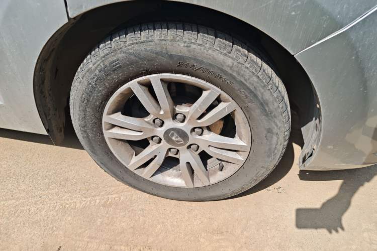 Used Huasong 7 2017 2.0T Automatic Elite Edition Right Front Wheel Hub