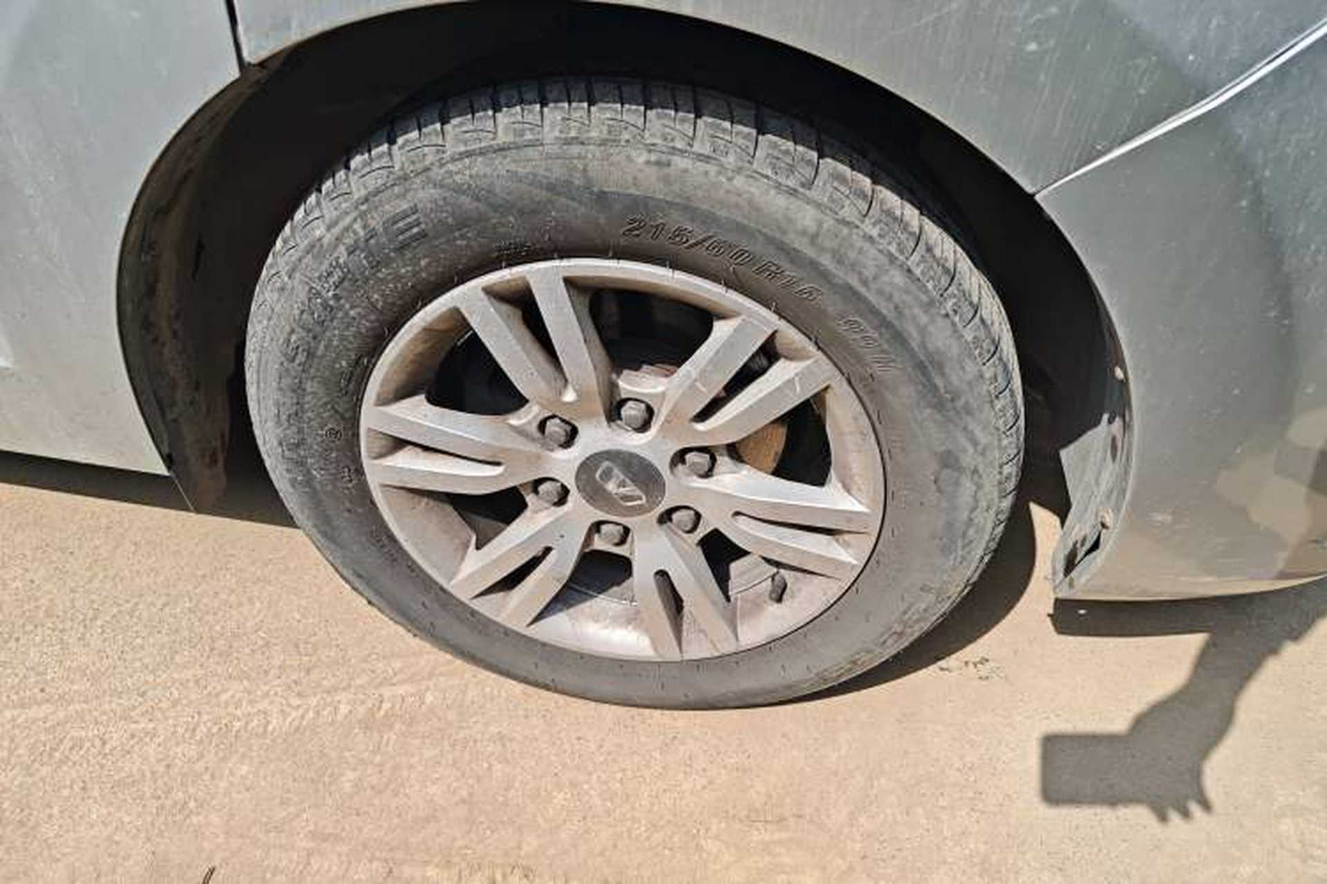 Used Huasong 7 2017 2.0T Automatic Elite Edition Right Front Wheel Hub