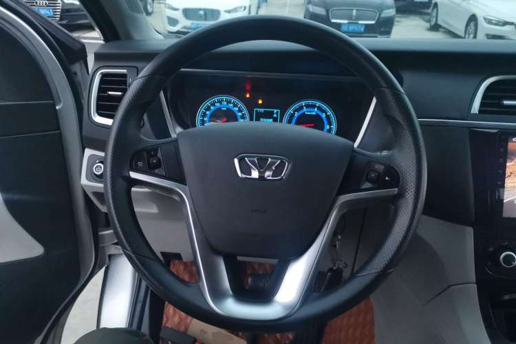 Used Huasong 7 2017 2.0T Automatic Standard Edition Steering Wheel