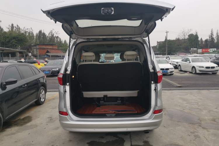 Used Huasong 7 2017 2.0T Automatic Standard Edition Trunk
