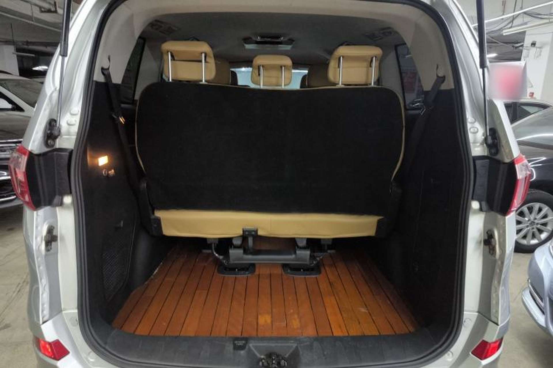 Used Huasong 7 2017 2.0T Automatic Standard Edition Trunk
