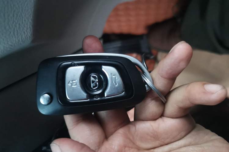 Used Huasong 7 2017 2.0T Automatic Standard Edition Vehicle Key