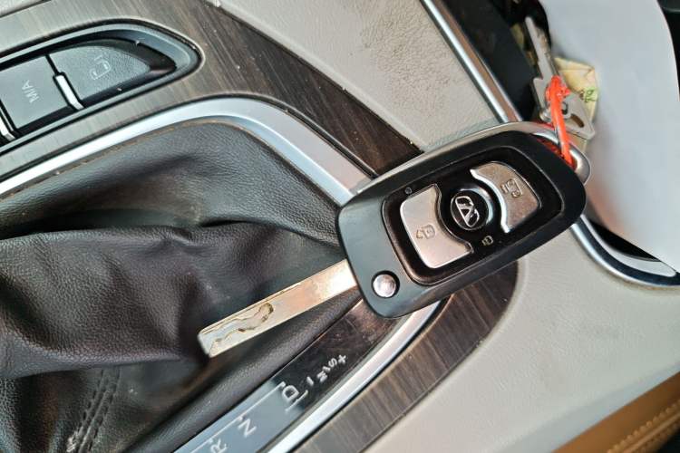Used Huasong 7 2017 2.0T Automatic Elite Edition Vehicle Key
