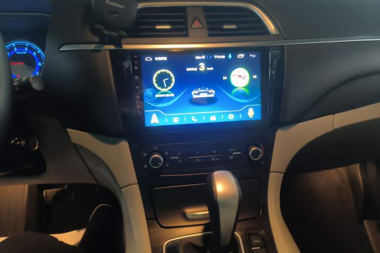 Used Huasong 7 2017 2.0T Automatic Standard Edition Audio And AC Panel