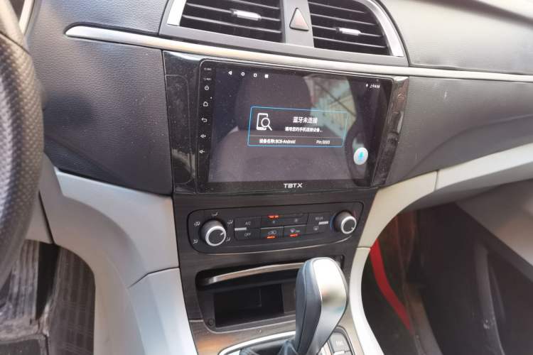 Used Huasong 7 2017 2.0T Automatic Standard Edition Audio And AC Panel