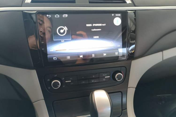 Used Huasong 7 2017 2.0T Automatic Standard Edition Audio And AC Panel