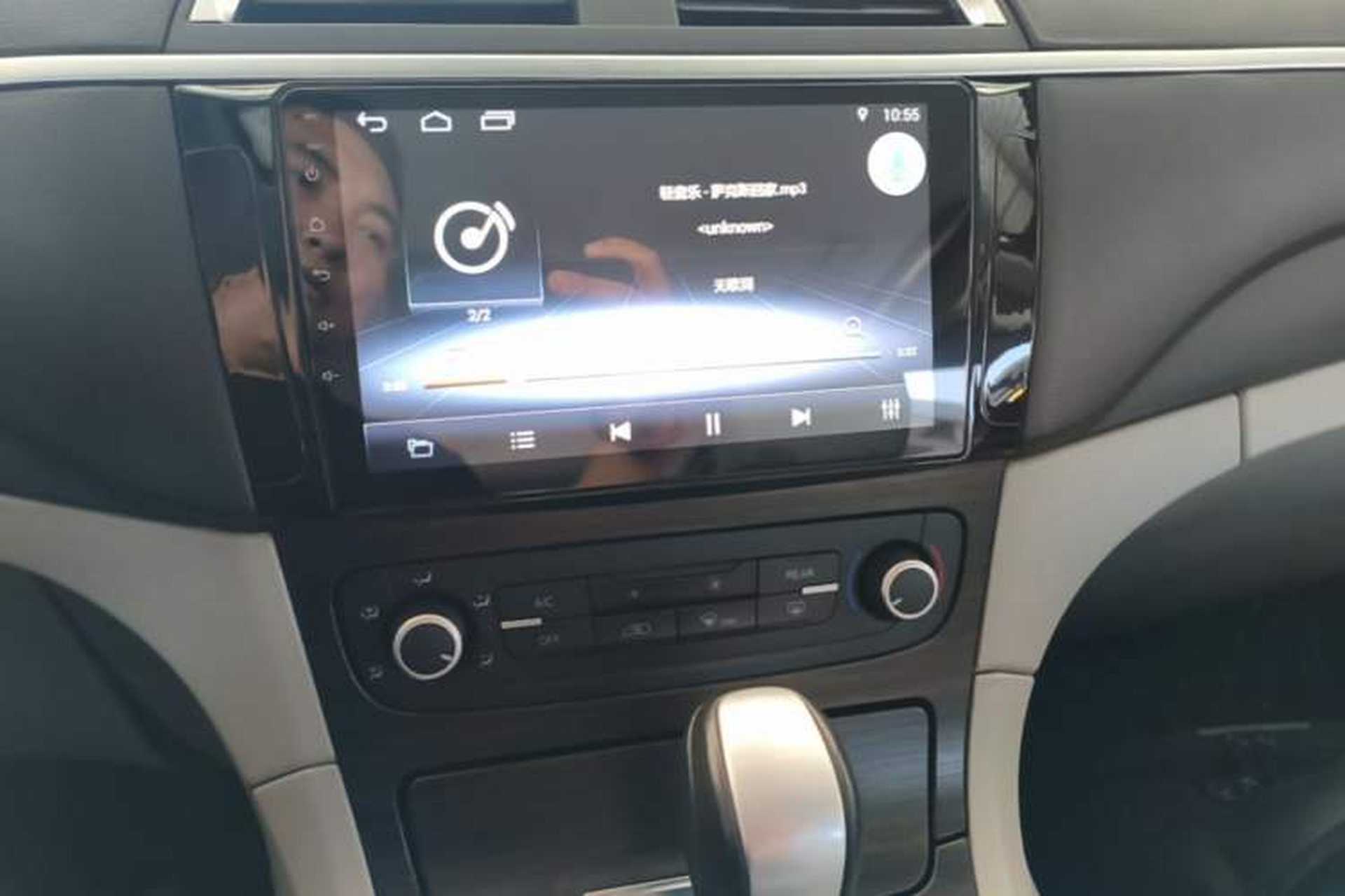 Used Huasong 7 2017 2.0T Automatic Standard Edition Audio And AC Panel