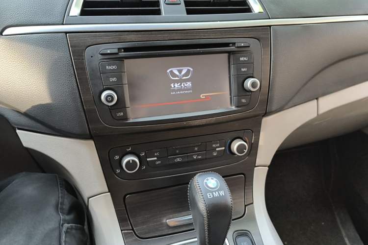 Used Huasong 7 2017 2.0T Automatic Elite Edition Audio And AC Panel