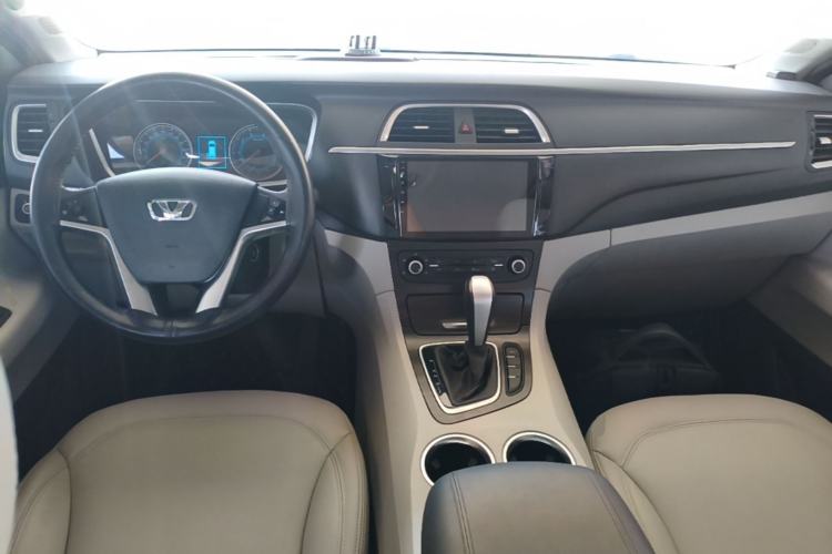 Used Huasong 7 2017 2.0T Automatic Standard Edition Center Console