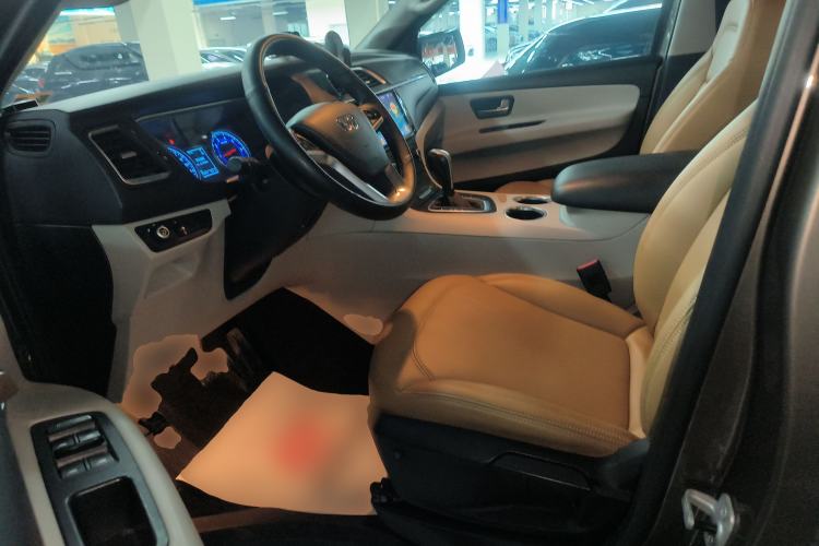 Used Huasong 7 2017 2.0T Automatic Standard Edition Driver Seat