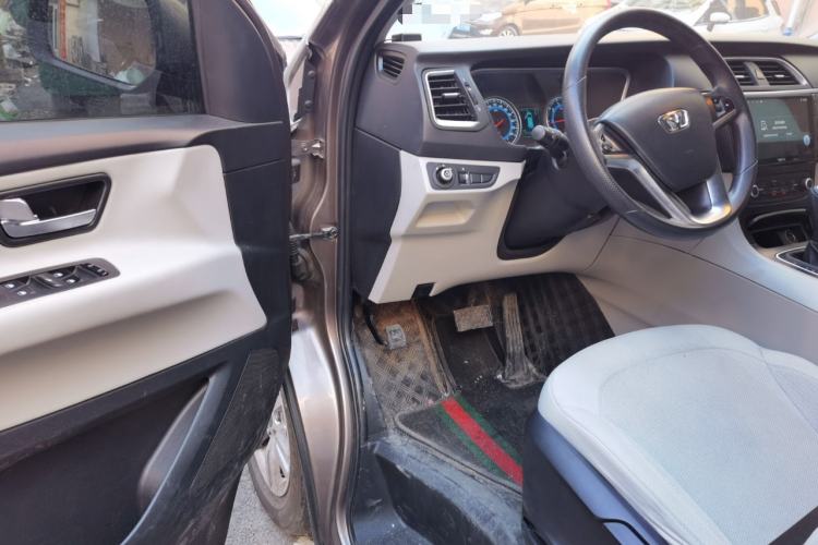 Used Huasong 7 2017 2.0T Automatic Standard Edition Driver Seat