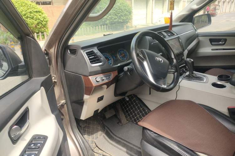 Used Huasong 7 2017 2.0T Automatic Elite Edition Driver Seat