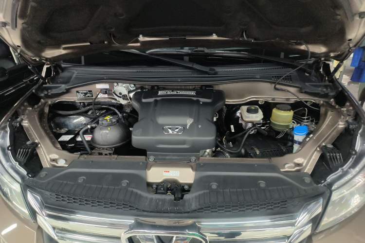 Used Huasong 7 2017 2.0T Automatic Standard Edition Engine Bay