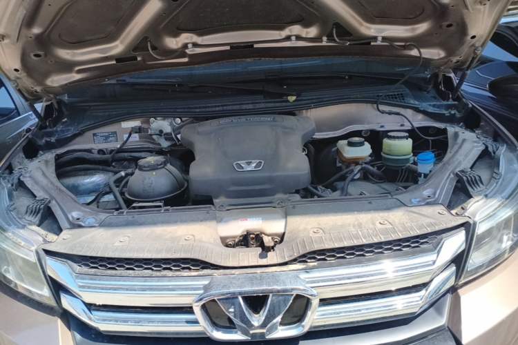 Used Huasong 7 2017 2.0T Automatic Standard Edition Engine Bay
