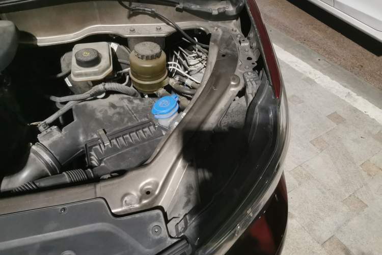 Used Huasong 7 2017 2.0T Automatic Elite Edition Engine Bay Left