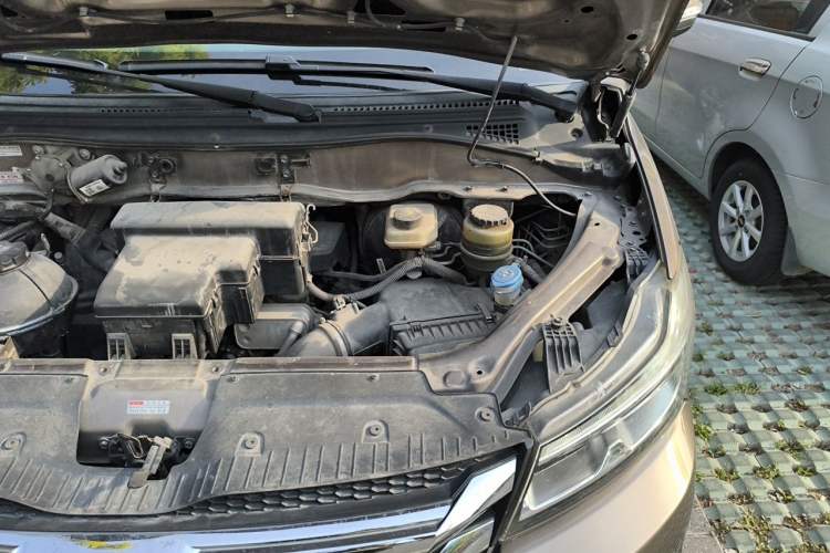 Used Huasong 7 2017 2.0T Automatic Elite Edition Engine Bay Left