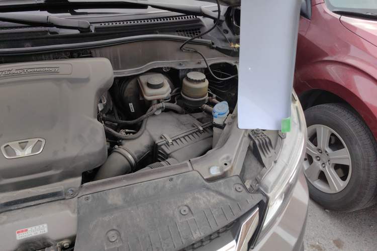 Used Huasong 7 2017 2.0T Automatic Elite Edition Engine Bay Left