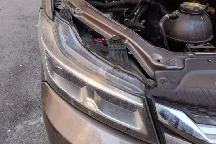 Used Huasong 7 2017 2.0T Automatic Standard Edition Engine Bay Right