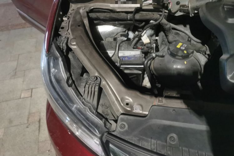 Used Huasong 7 2017 2.0T Automatic Elite Edition Engine Bay Right