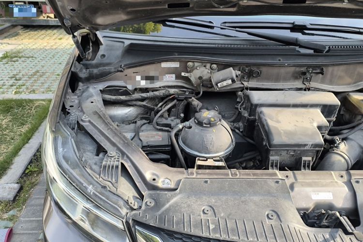 Used Huasong 7 2017 2.0T Automatic Elite Edition Engine Bay Right