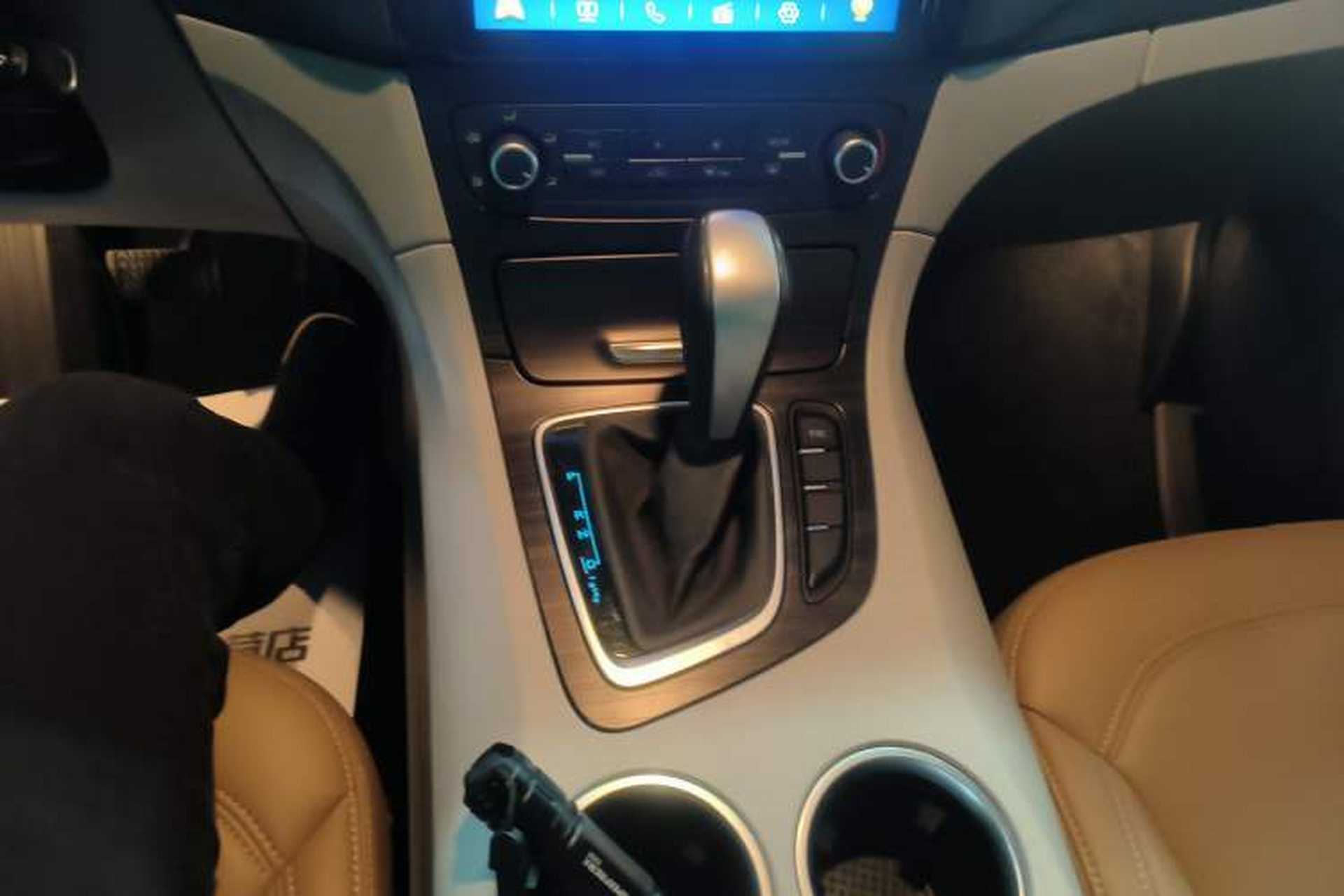 Used Huasong 7 2017 2.0T Automatic Standard Edition Gear Lever