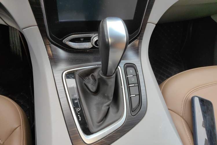 Used Huasong 7 2017 2.0T Automatic Elite Edition Gear Lever