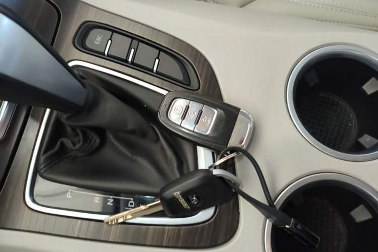 Used Huasong 7 2017 2.0T Automatic Standard Edition Interior 1