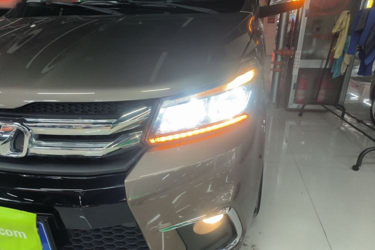 Used Huasong 7 2017 2.0T Automatic Standard Edition Left Front Headlight