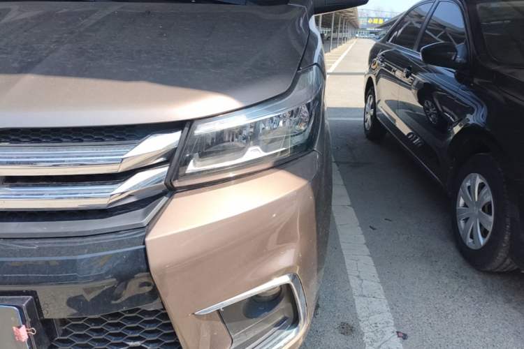 Used Huasong 7 2017 2.0T Automatic Standard Edition Left Front Headlight