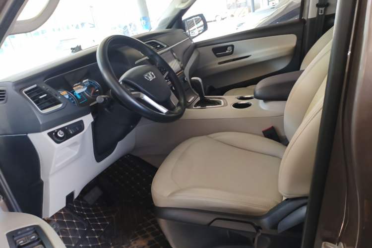 Used Huasong 7 2017 2.0T Automatic Standard Edition Left Front Seat