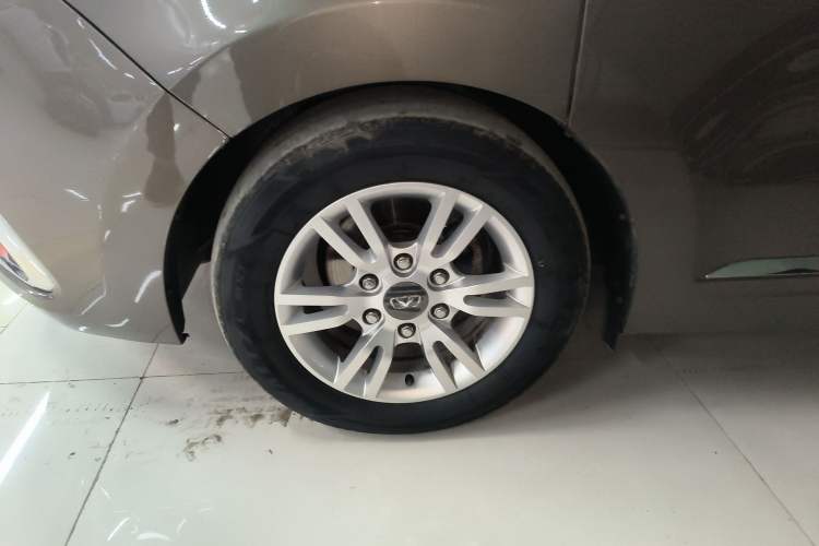 Used Huasong 7 2017 2.0T Automatic Standard Edition Left Front Wheel Hub