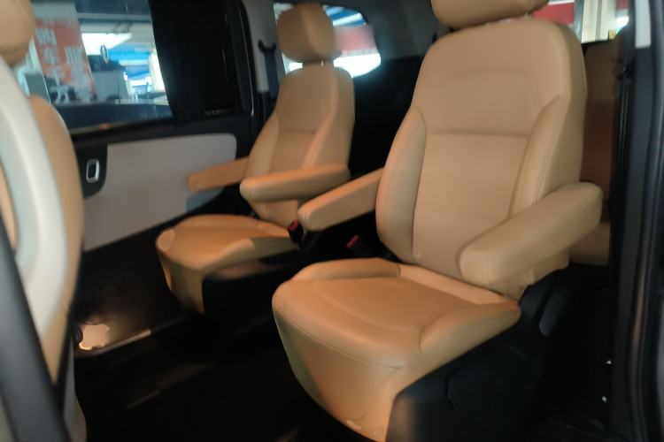 Used Huasong 7 2017 2.0T Automatic Standard Edition Left Rear Seat