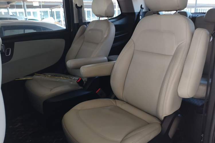 Used Huasong 7 2017 2.0T Automatic Standard Edition Left Rear Seat