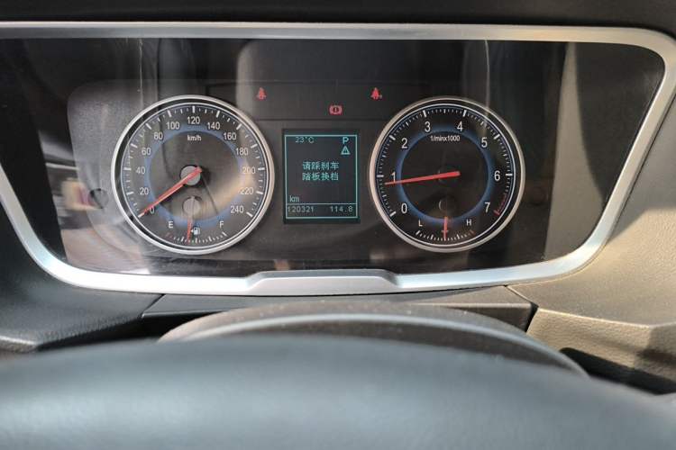 Used Huasong 7 2017 2.0T Automatic Elite Edition Odometer Close Up