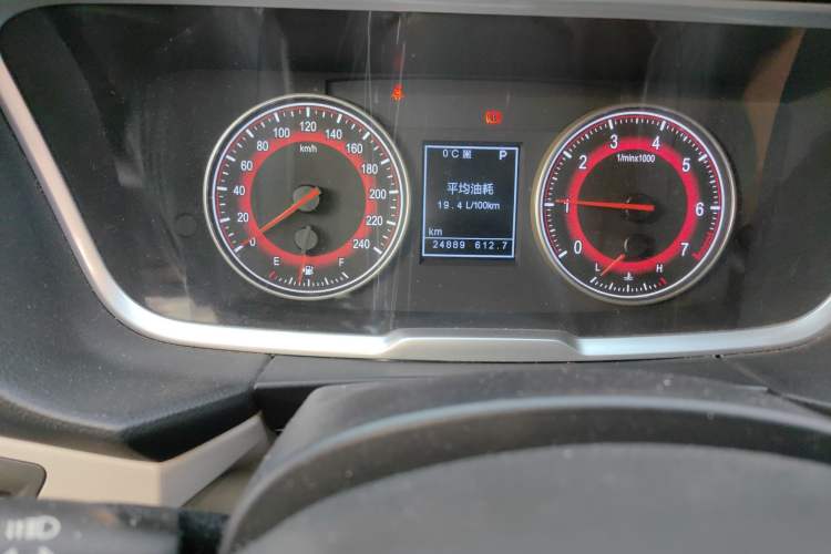 Used Huasong 7 2017 2.0T Automatic Elite Edition Odometer Close Up