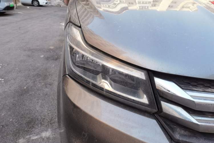 Used Huasong 7 2017 2.0T Automatic Standard Edition Right Front Headlight