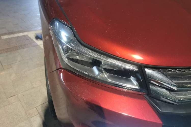 Used Huasong 7 2017 2.0T Automatic Elite Edition Right Front Headlight