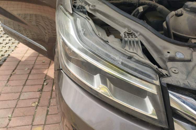 Used Huasong 7 2017 2.0T Automatic Elite Edition Right Front Headlight